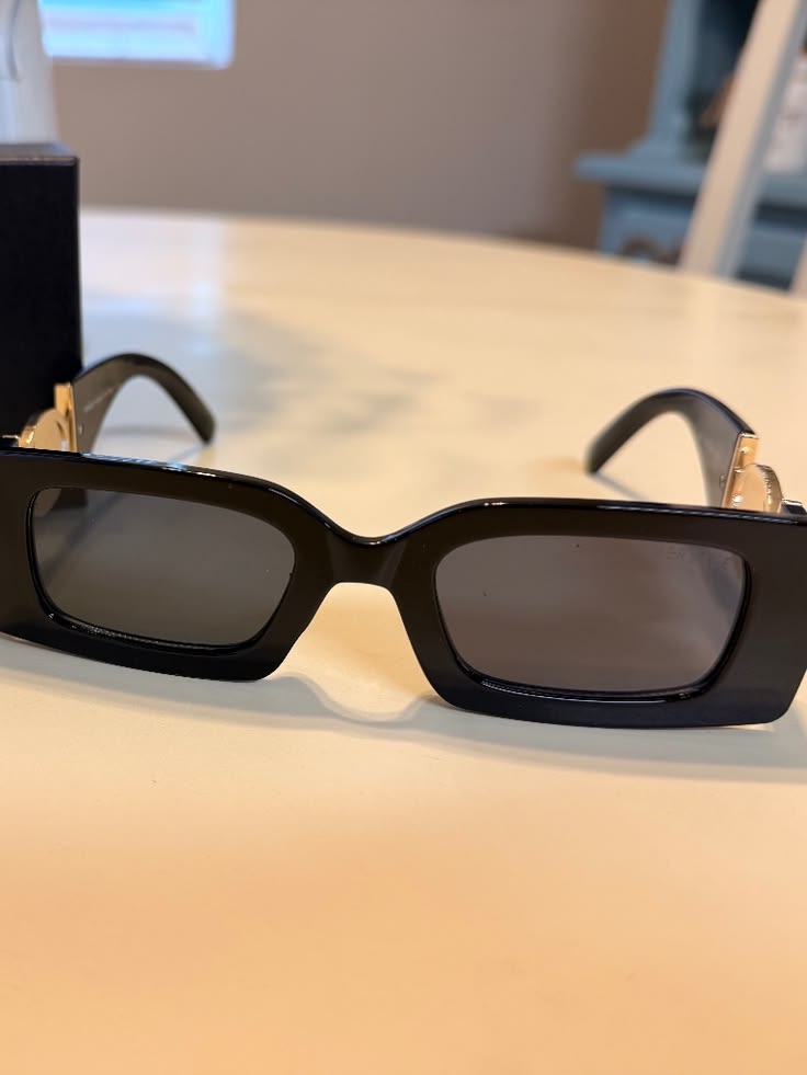 Premium Black Rectangular Fashion Sunglasses